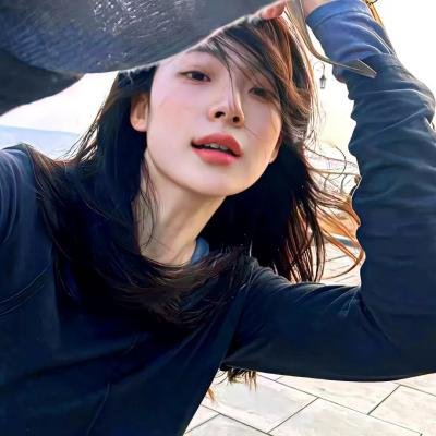 照片中的女孩